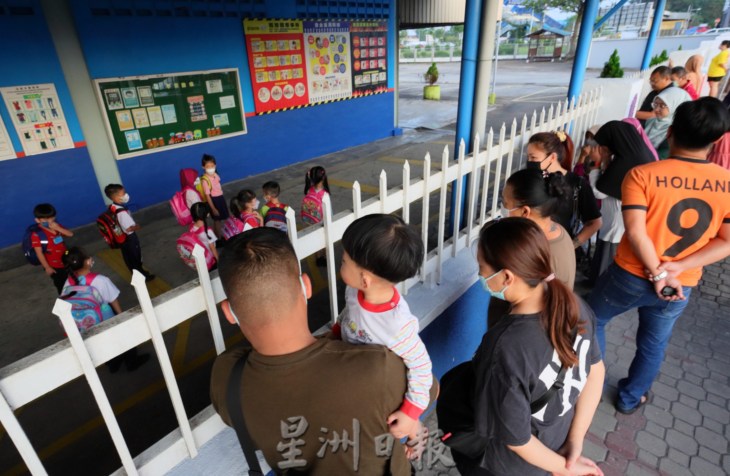 东：开学不上课，学生最快乐！