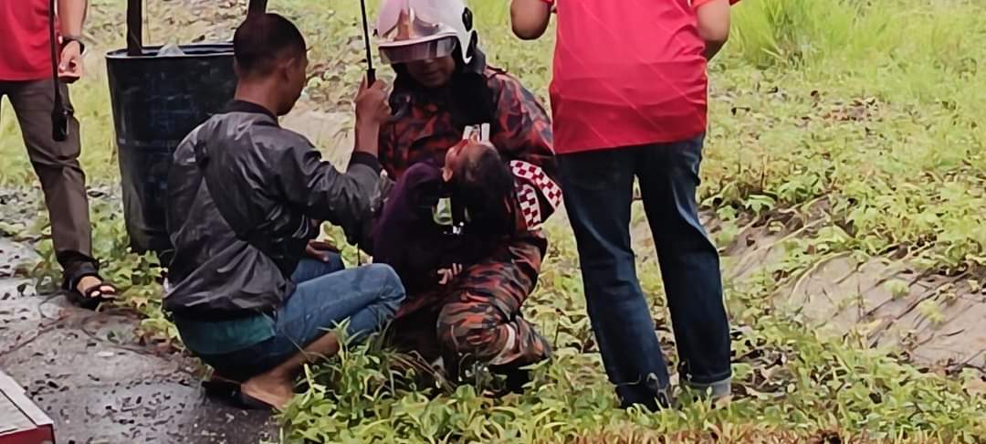 东:拖格罗里与轿车相撞