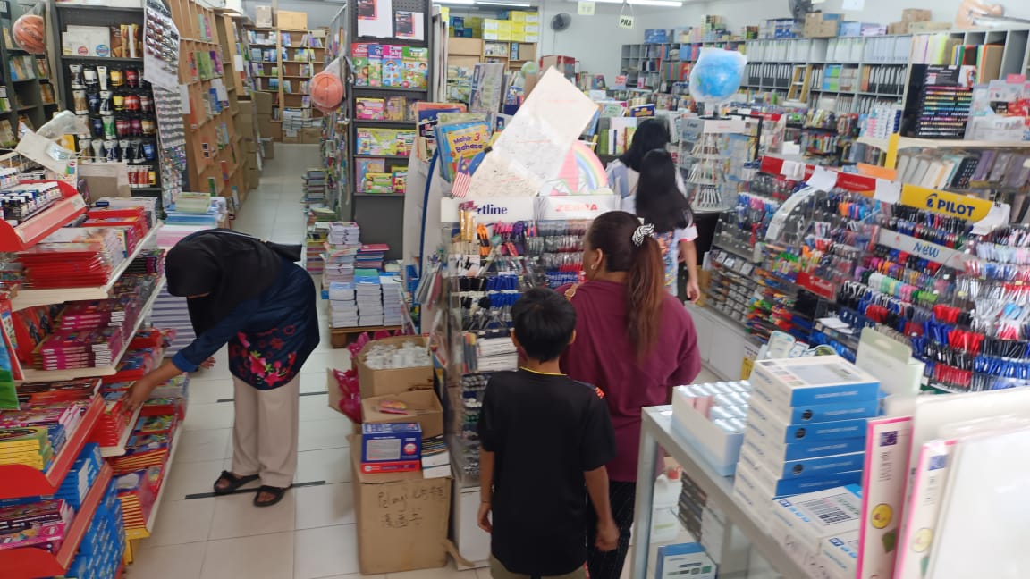  东：文具纸品吹涨风 开学市场受影响