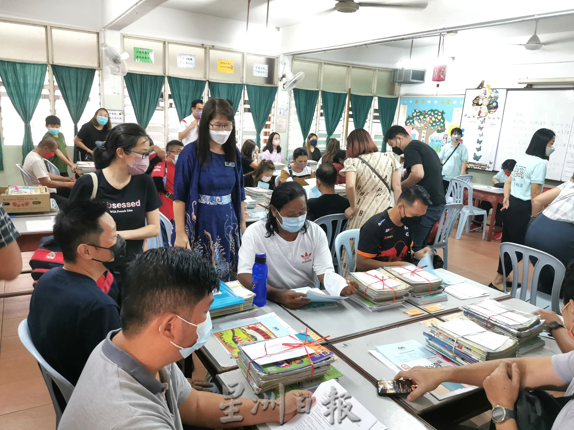 东:文德甲中华二校2023年新学年即将开课,96名一年级新生前往学校报到,以便了解学校环境。