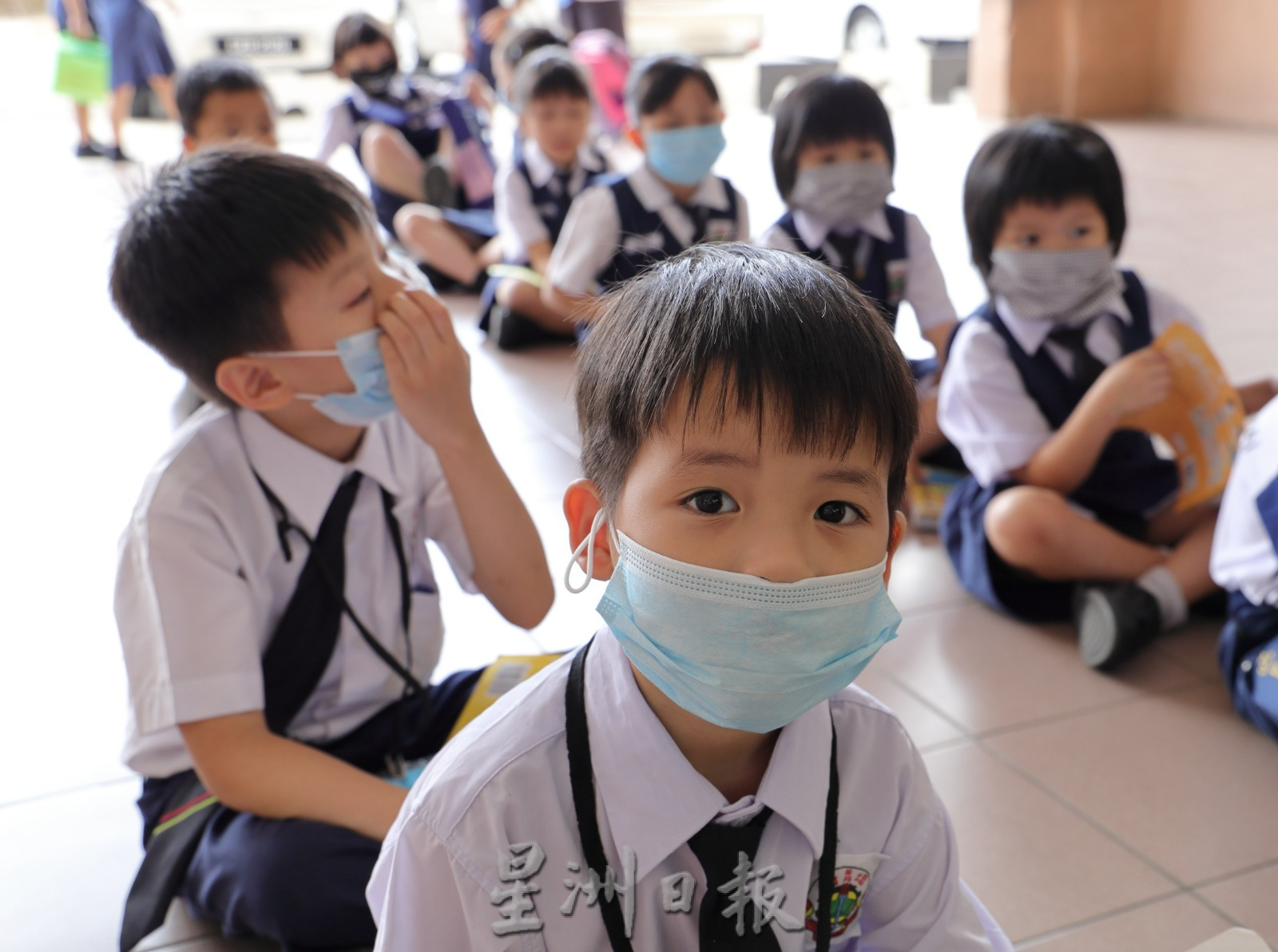 东:新学年开课一周不必上课,学校办活动加强师生与董家协互动。