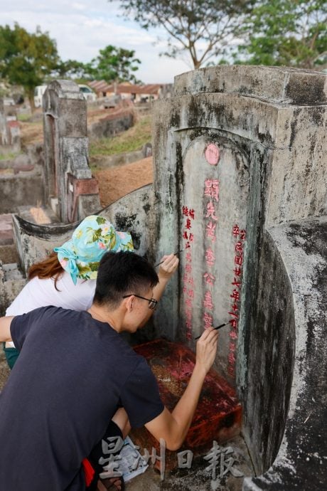 东：时代变迁、年轻人少参与，义山扫墓人潮逐年减少。