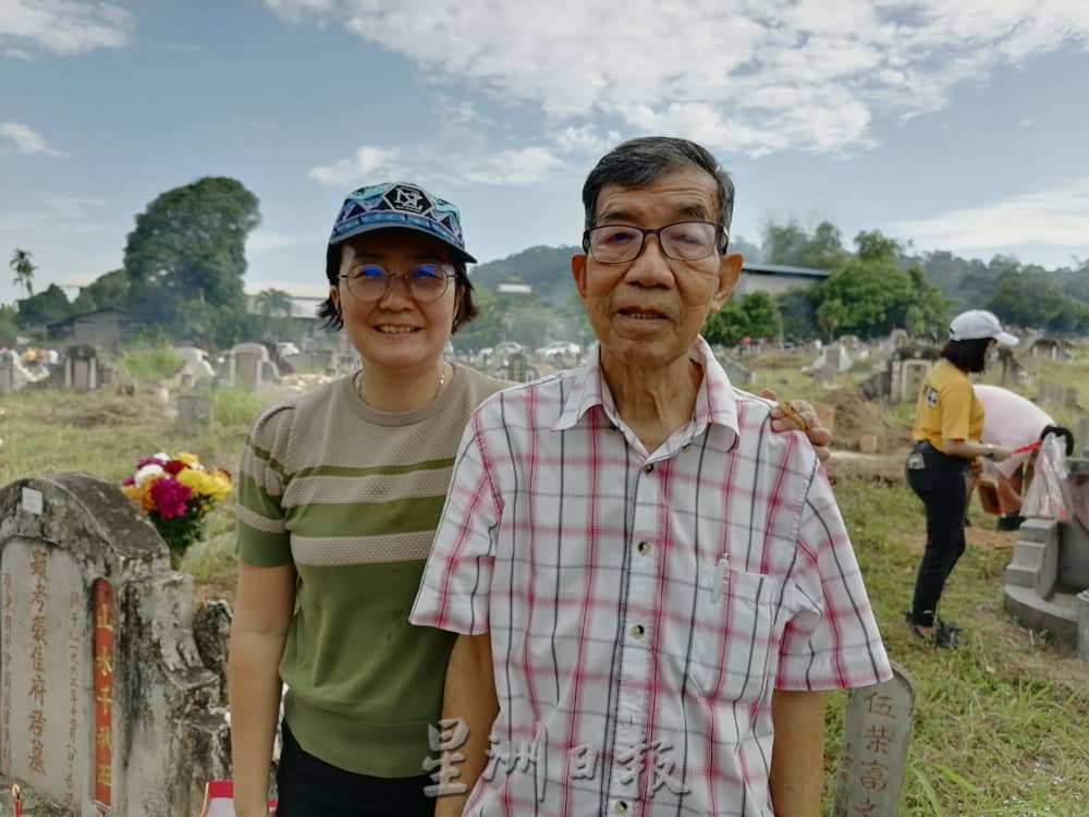东:时代变迁、年轻人少参与,义山扫墓人潮逐年减少。