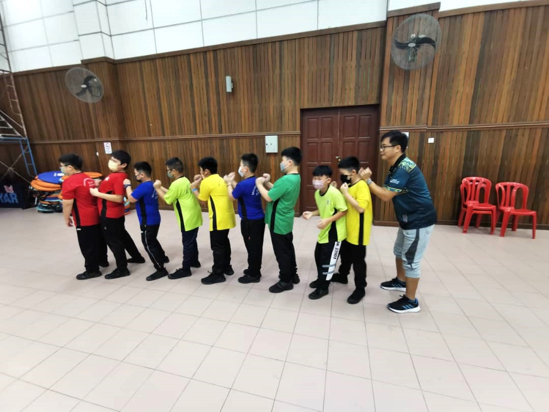 东:淡马鲁启智华小连续数天举行寓娱乐于教学,促进教师及学生友好关系。