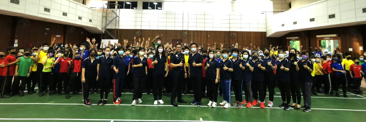 东:淡马鲁启智华小连续数天举行寓娱乐于教学,促进教师及学生友好关系。