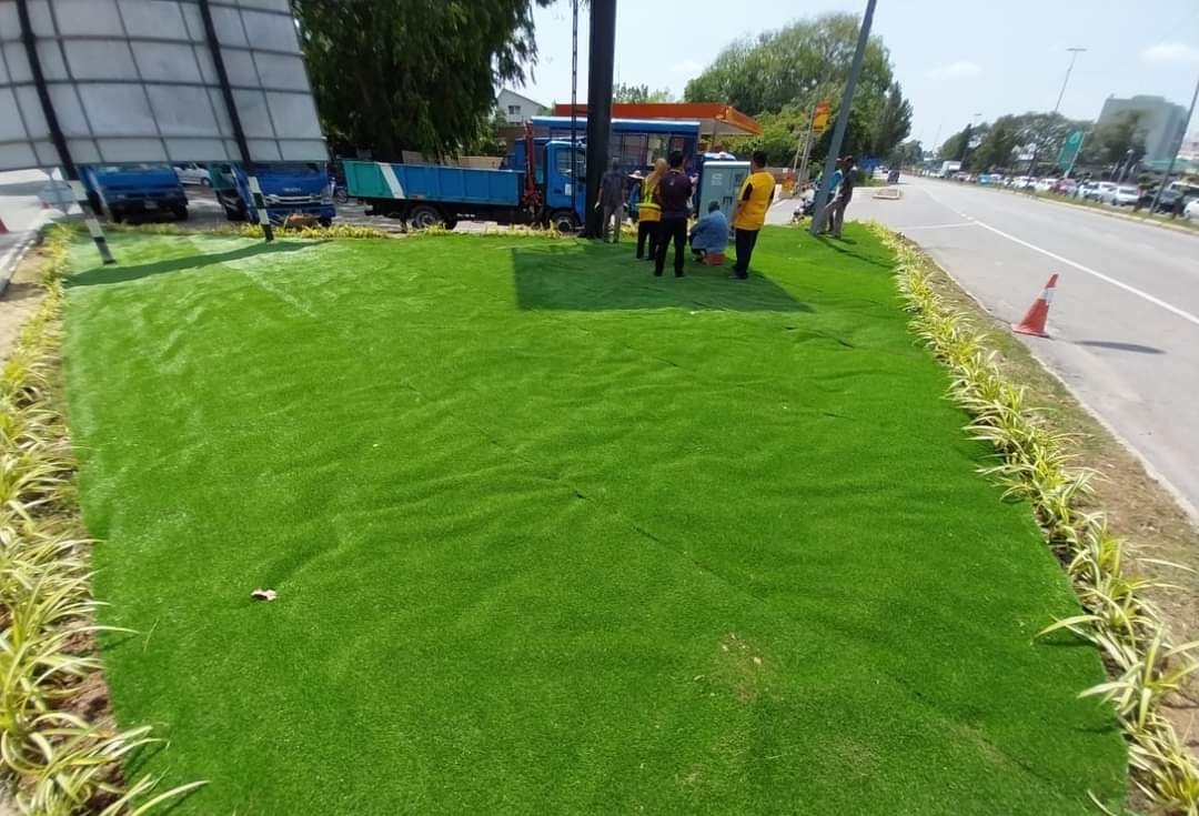 东:淡马鲁市议会进行提升和美化淡马鲁市区衔接梅雅花园十字路口处的布置工程。