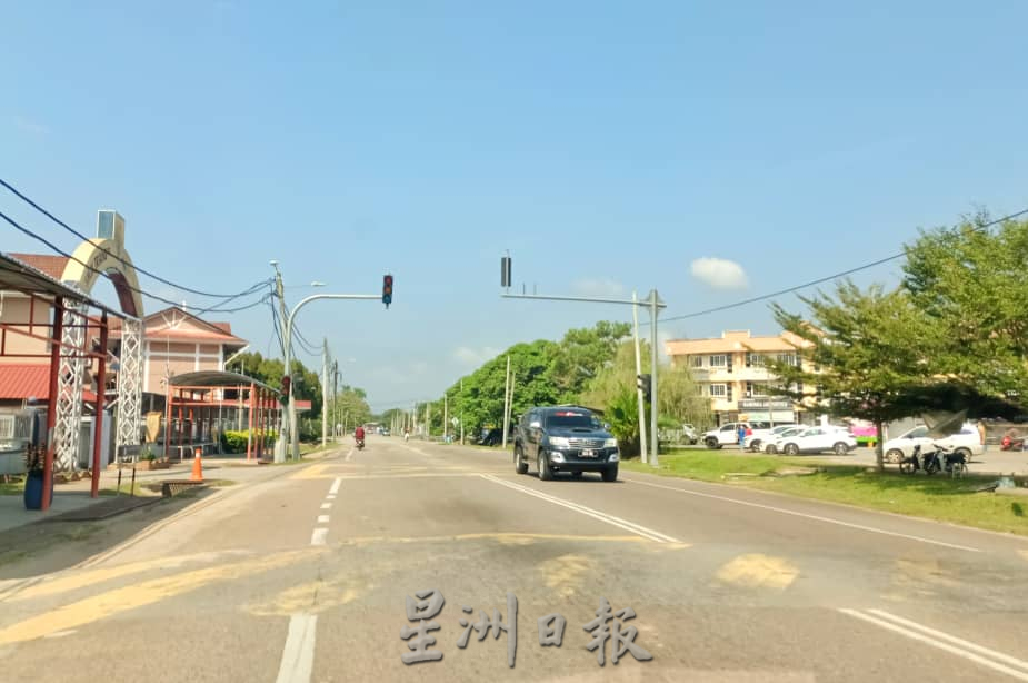 东：直凉华中交通灯失灵逾半年