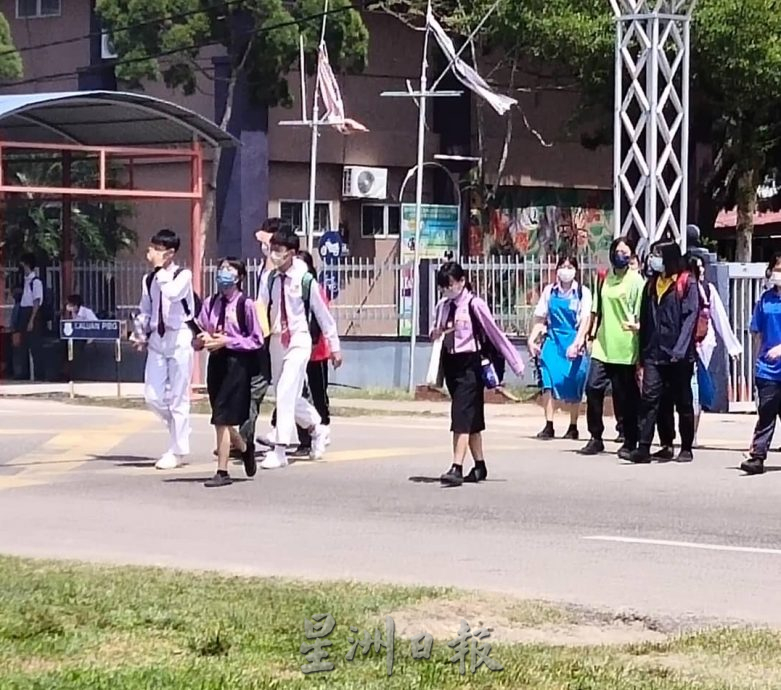 东：直凉华中交通灯失灵逾半年