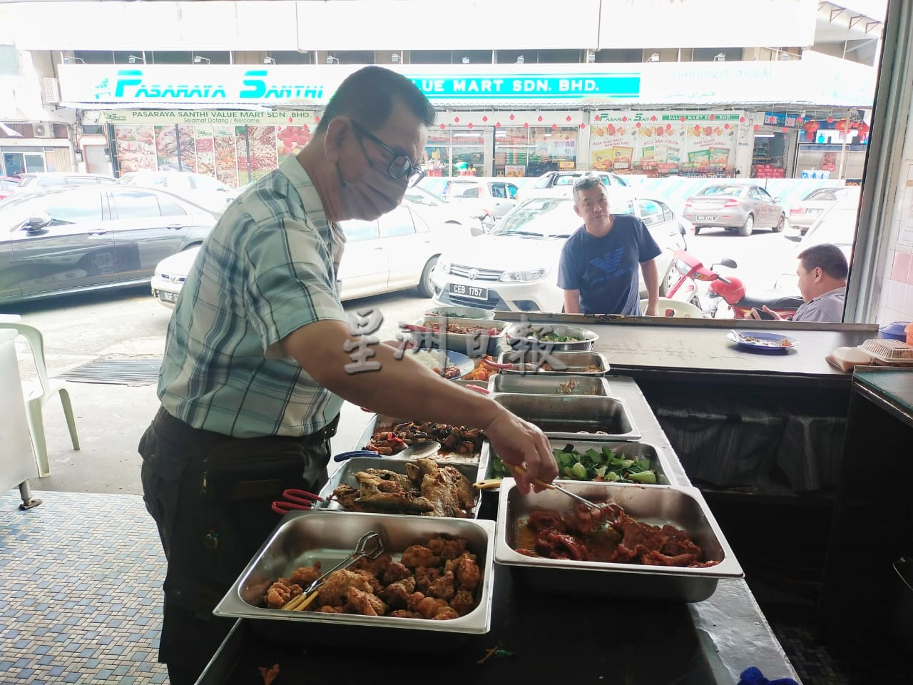 东:蔬菜猪肉涨价 业者难招架微调售价