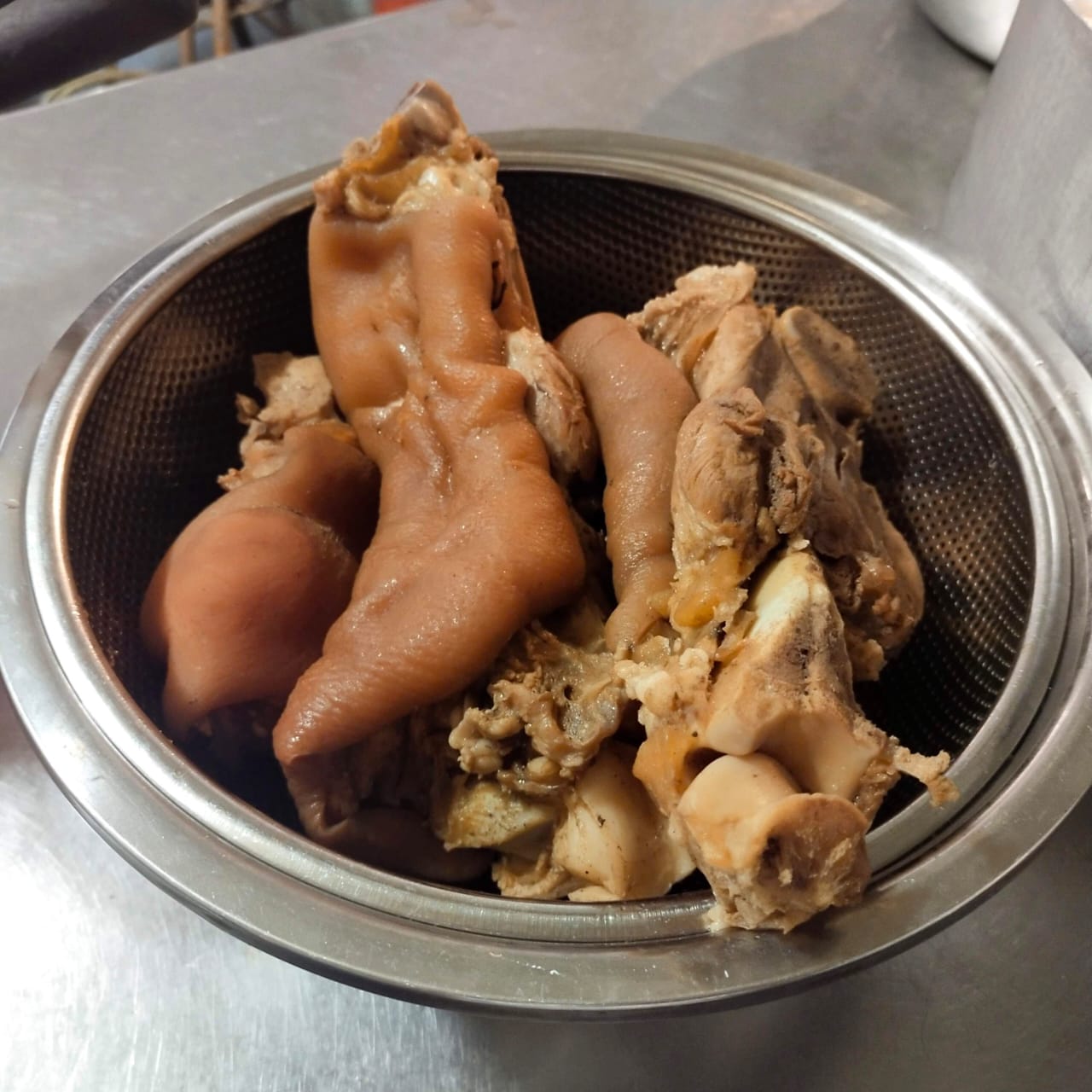 东:蔬菜猪肉涨价 业者难招架微调售价