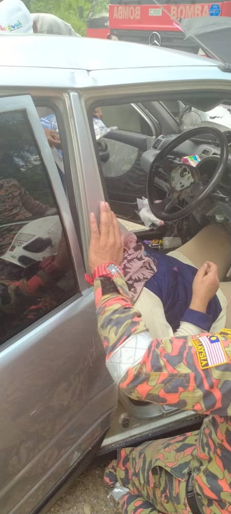 东:轿车和休旅车不知何故相撞4人受伤