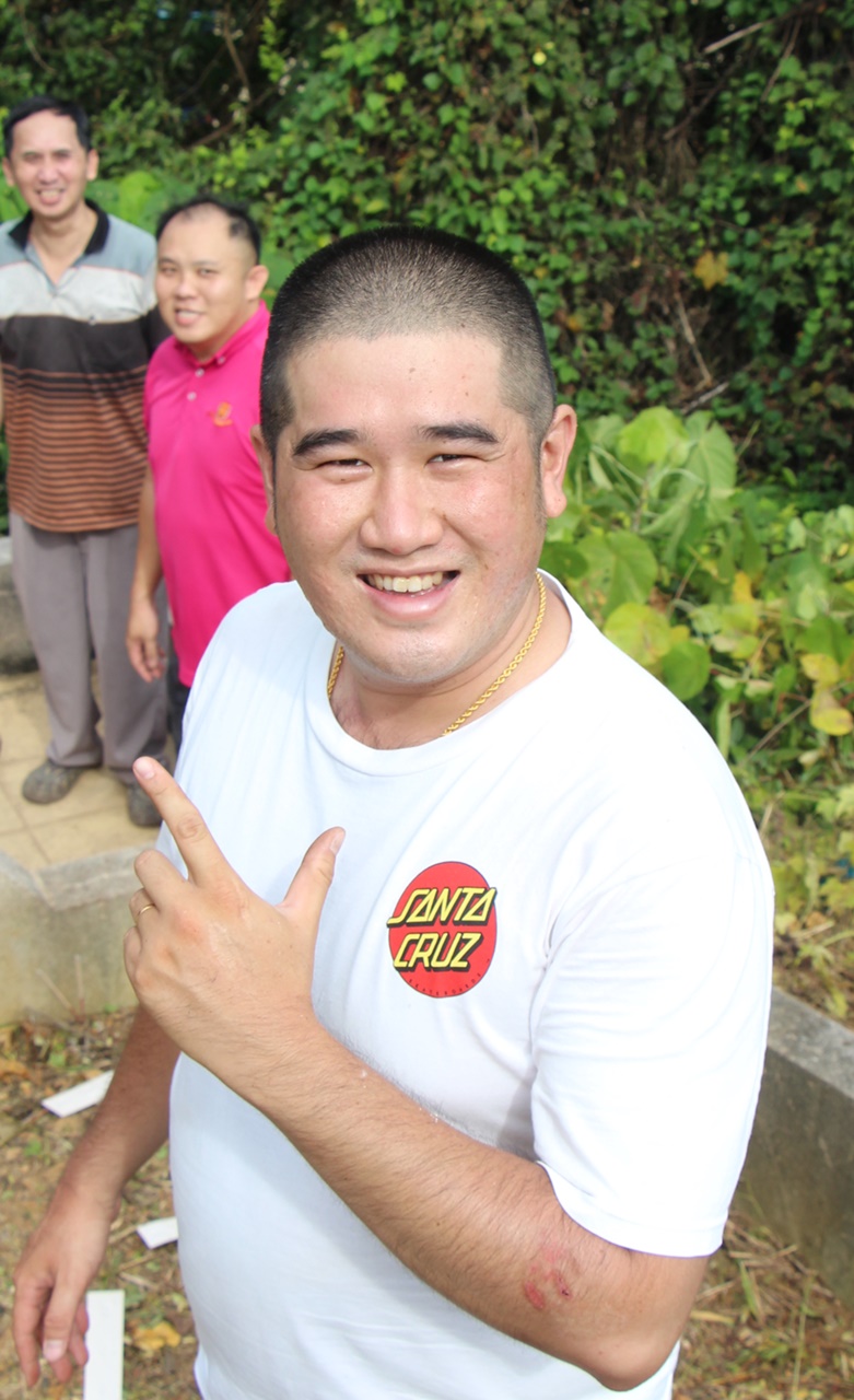 东：避开清明节车龙及拥挤人潮，游子提早回乡扫墓