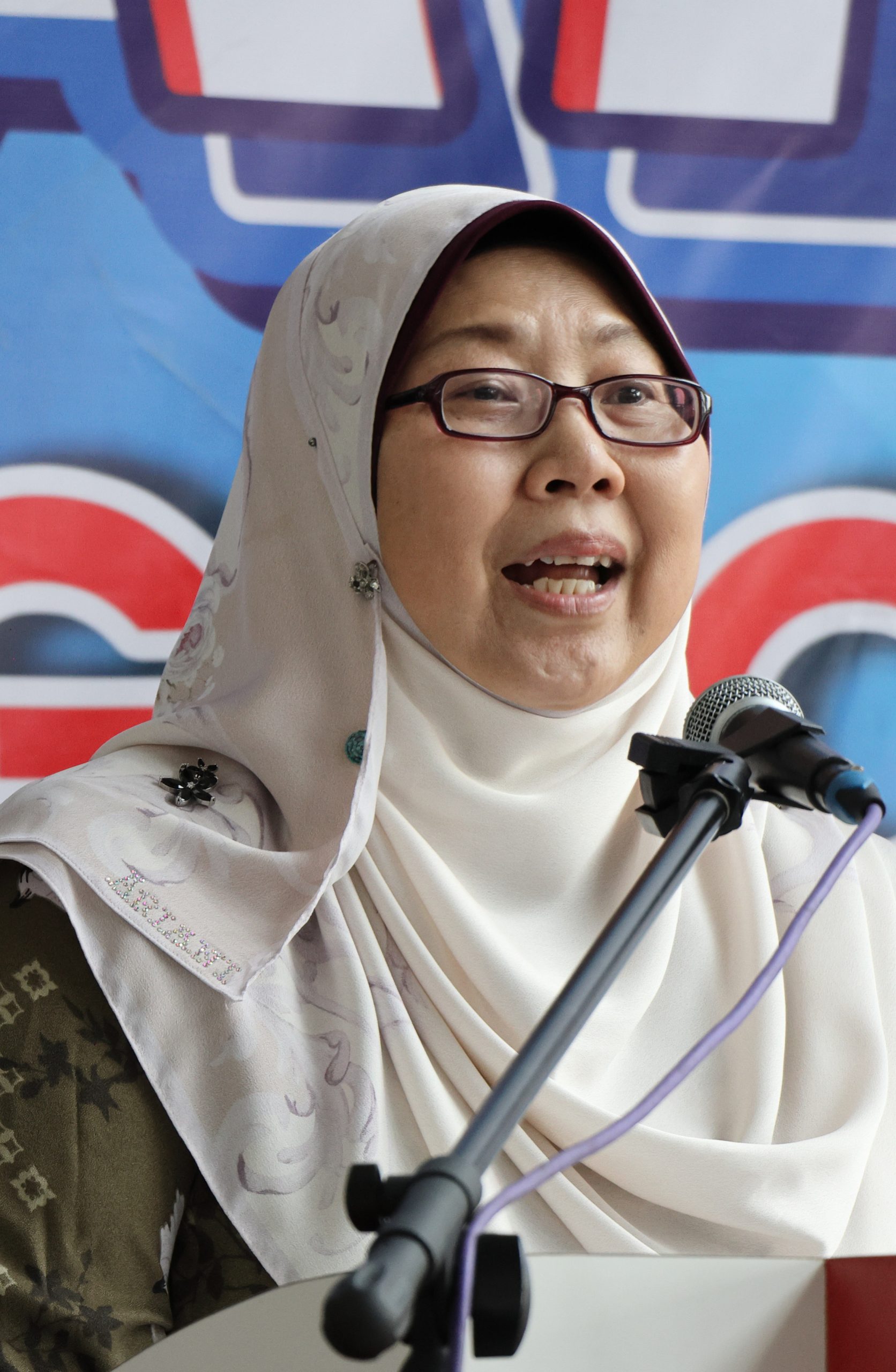 东:长傅芝雅 彭亨州“爱心伞”计划