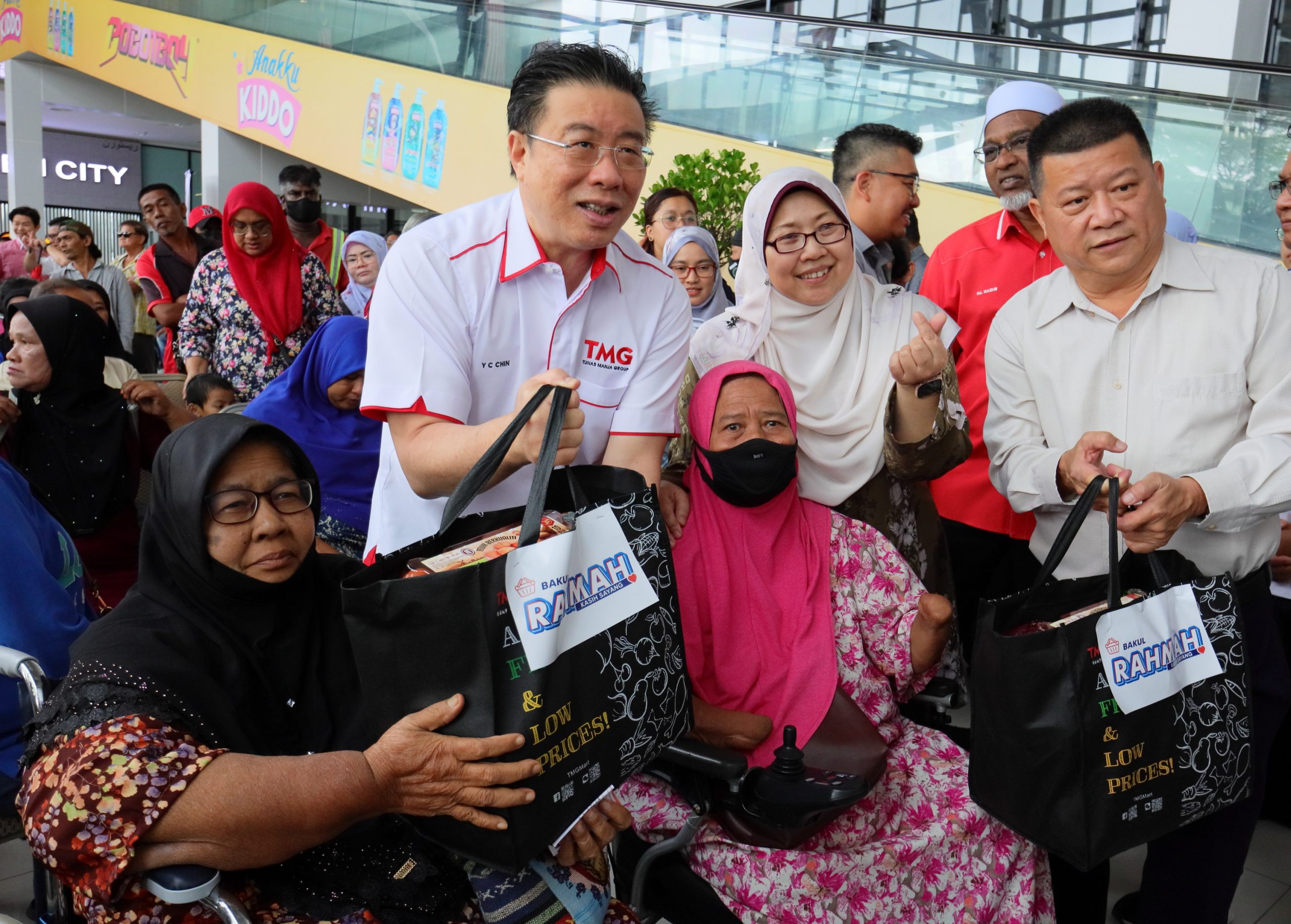 东:长傅芝雅 彭亨州“爱心伞”计划