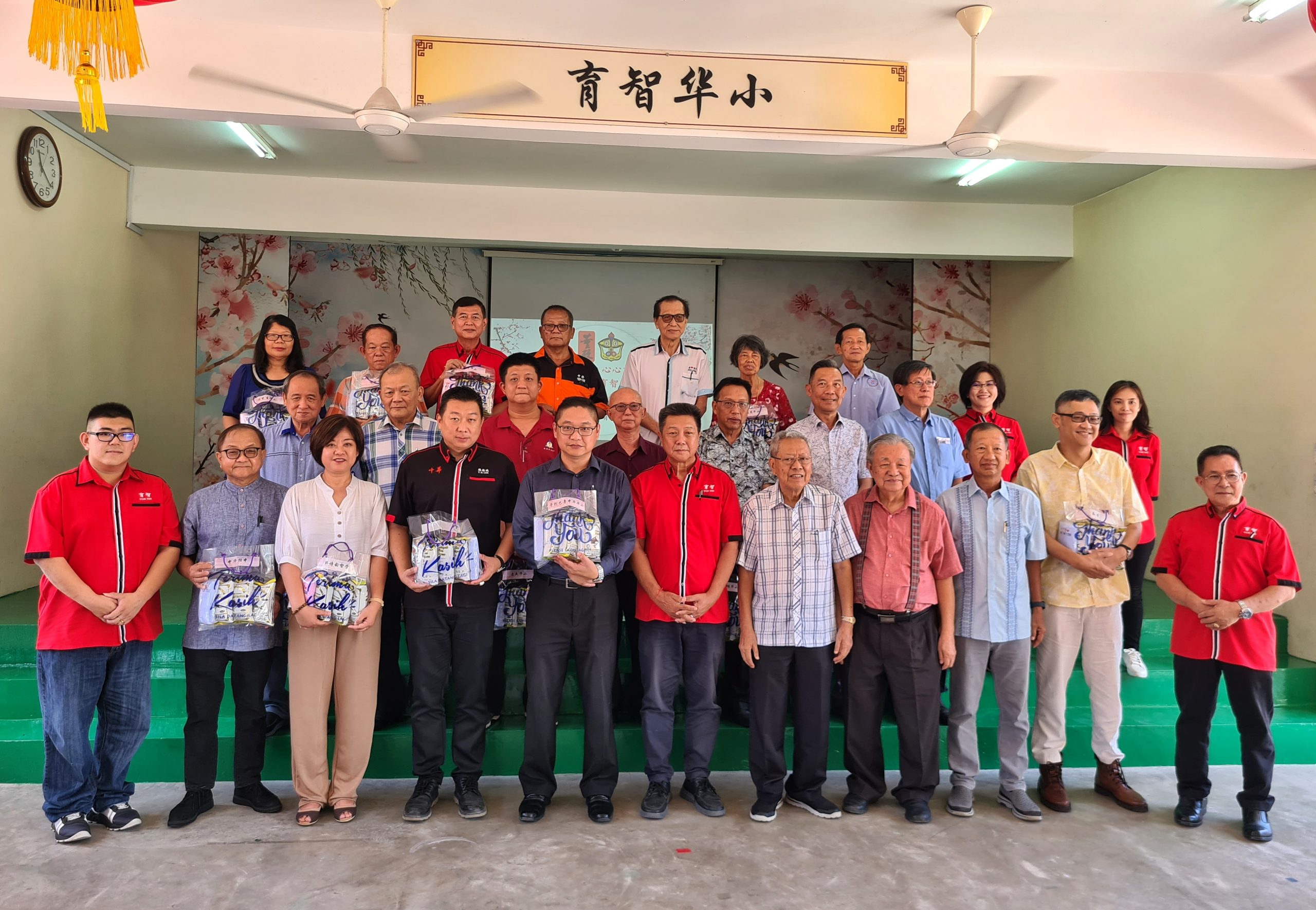 东:(二之一)吉兰丹华校董教联合会走访道北育智华小。