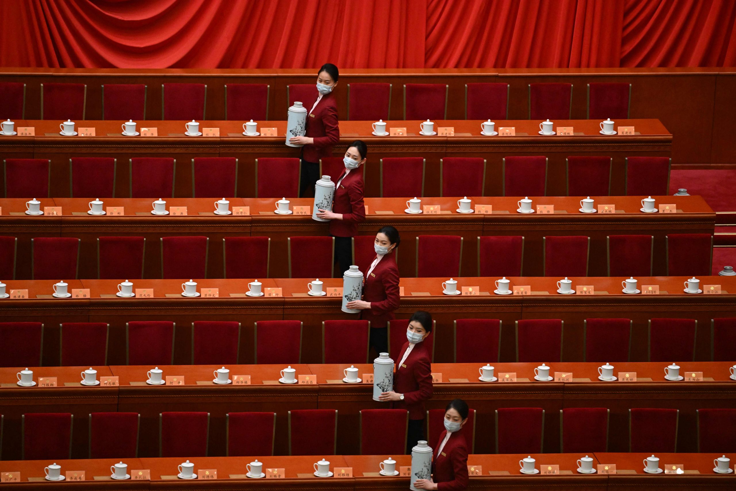 两会严肃会议的靓丽焦点