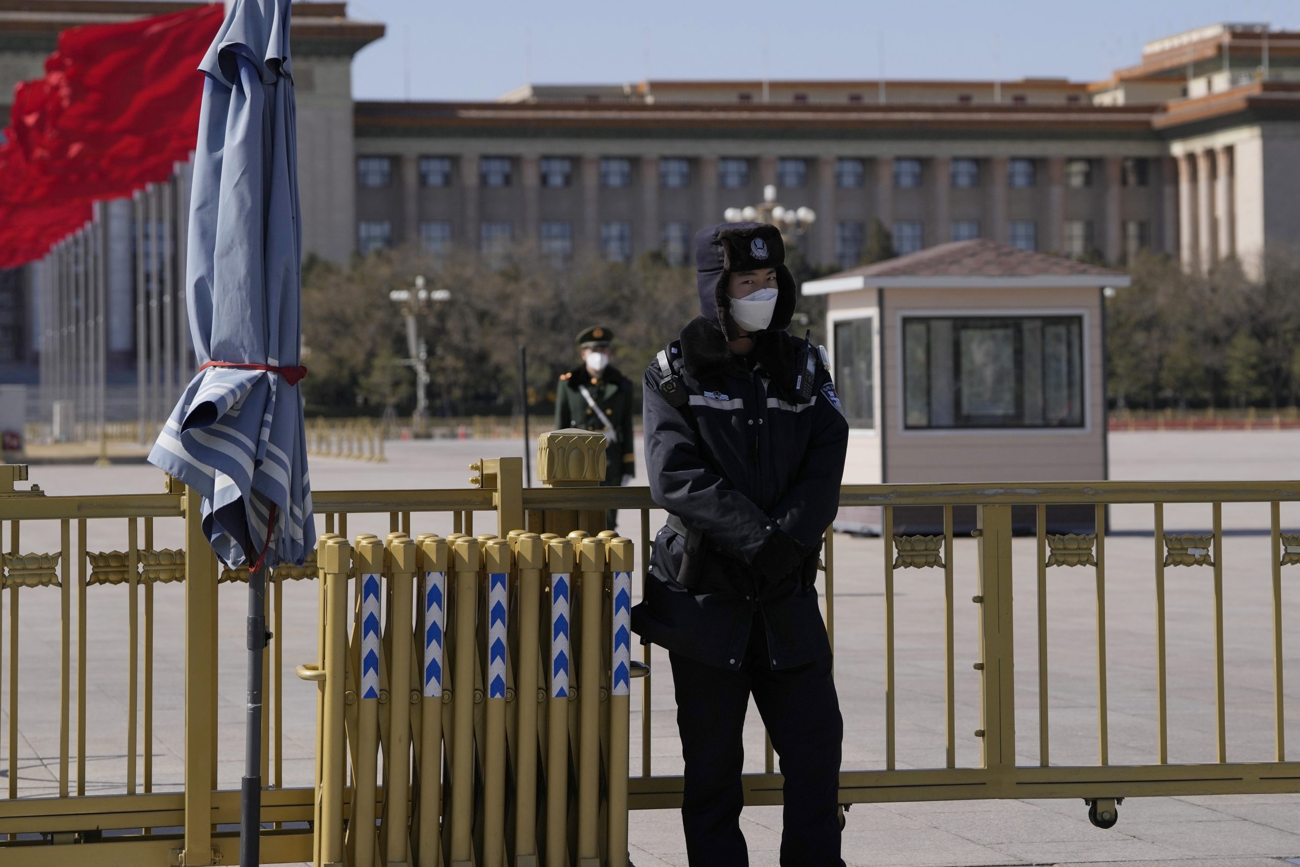 两会前夕保安明显增强 采访记者需隔离申报健康