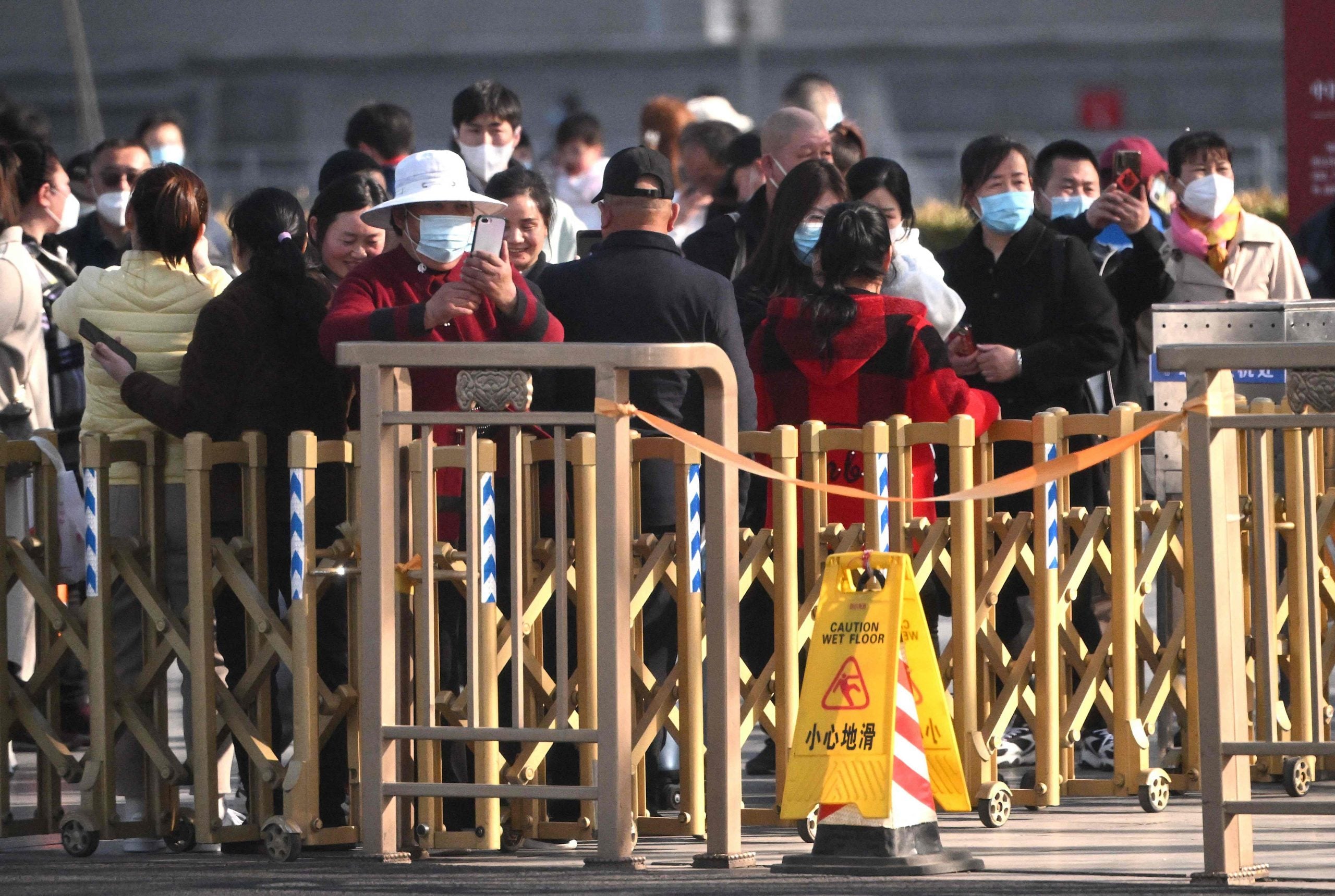 两会前被强行旅游成惯例 胡佳忧无法为病父送终