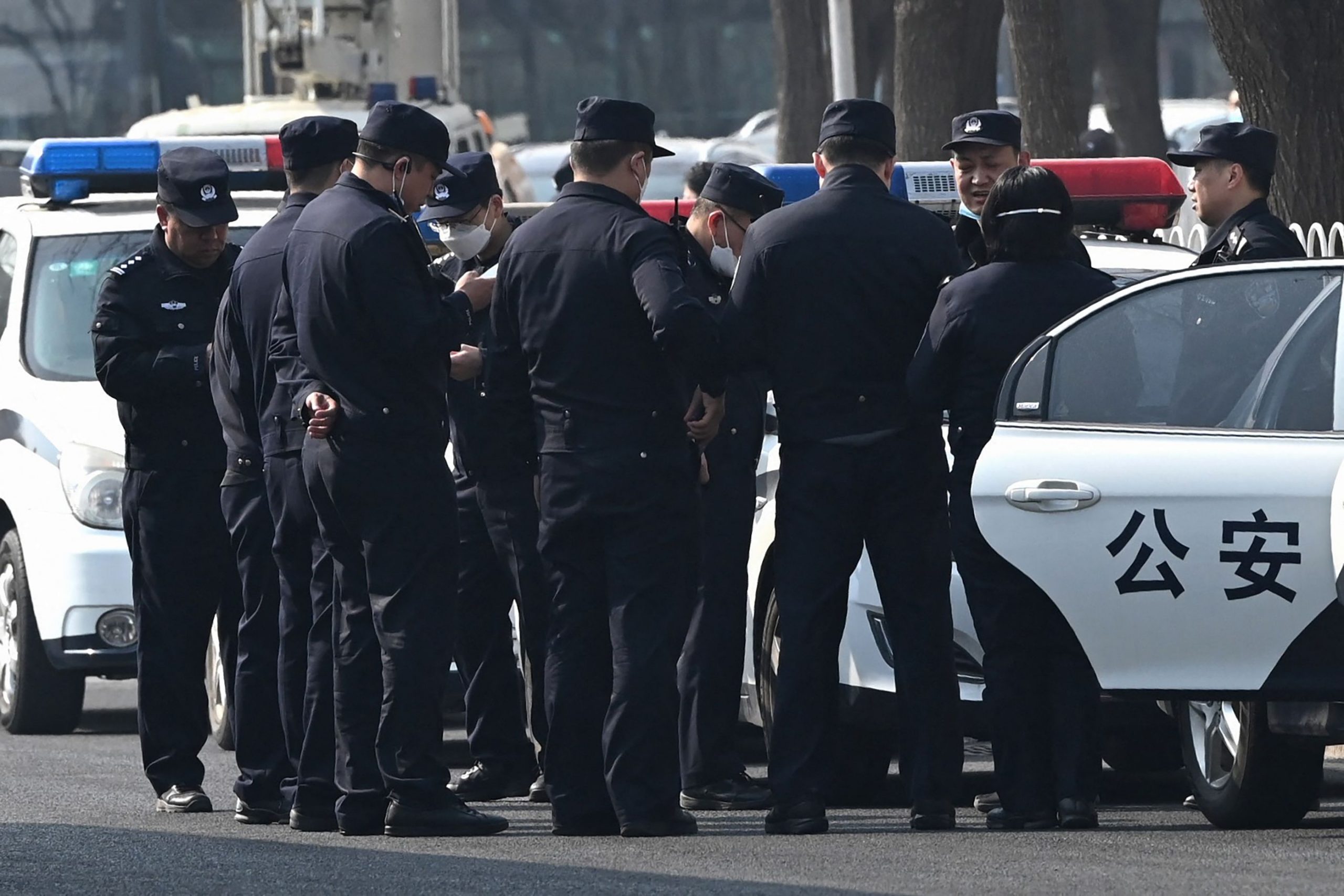 两会召开 天安门广场进入高度安保