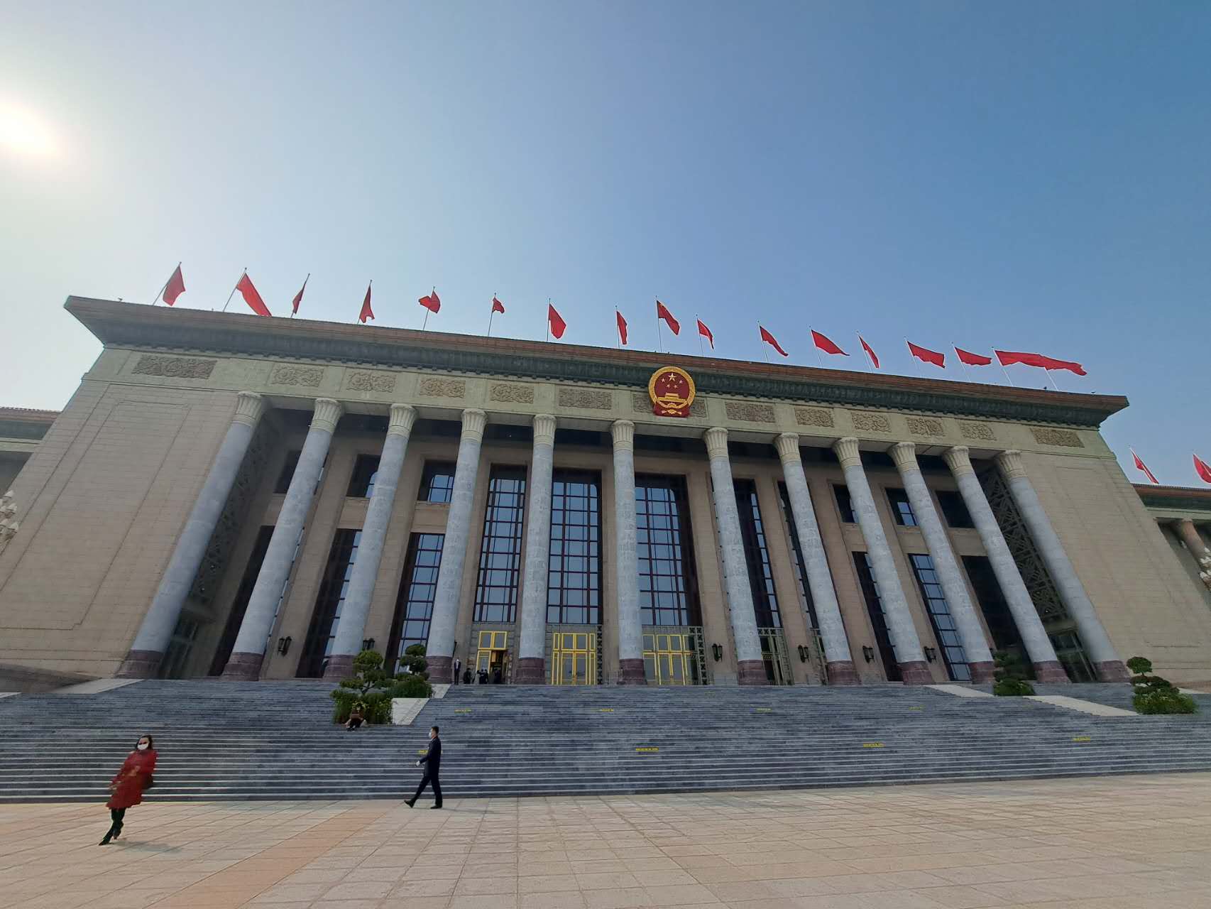 中国十四届全国人大一次会议主席团常务主席第二次会议举行