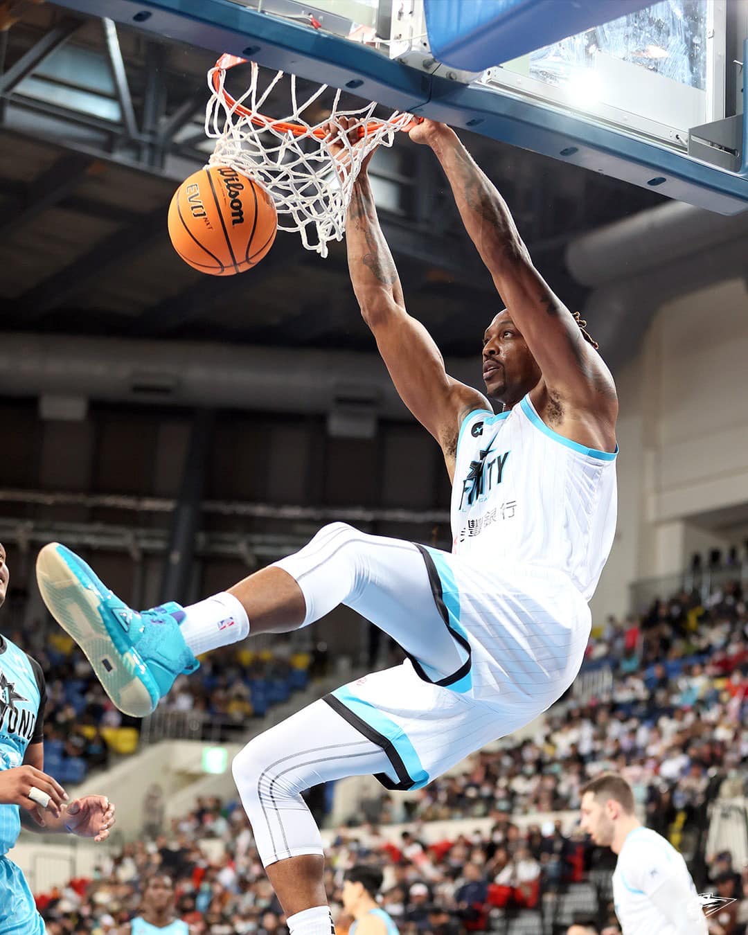 中国篮球博客节目爆料  魔兽“搞大”台妹遭索善后费？