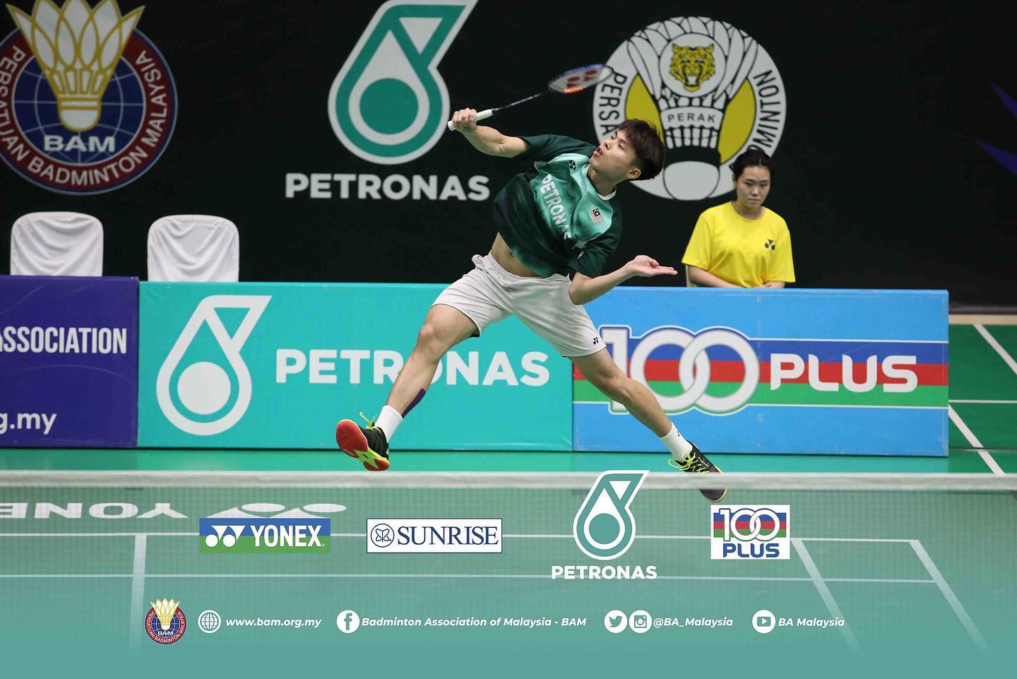 中国羽球超级100赛| 飞鸿晋男双复赛 贺首维独闯男单8强