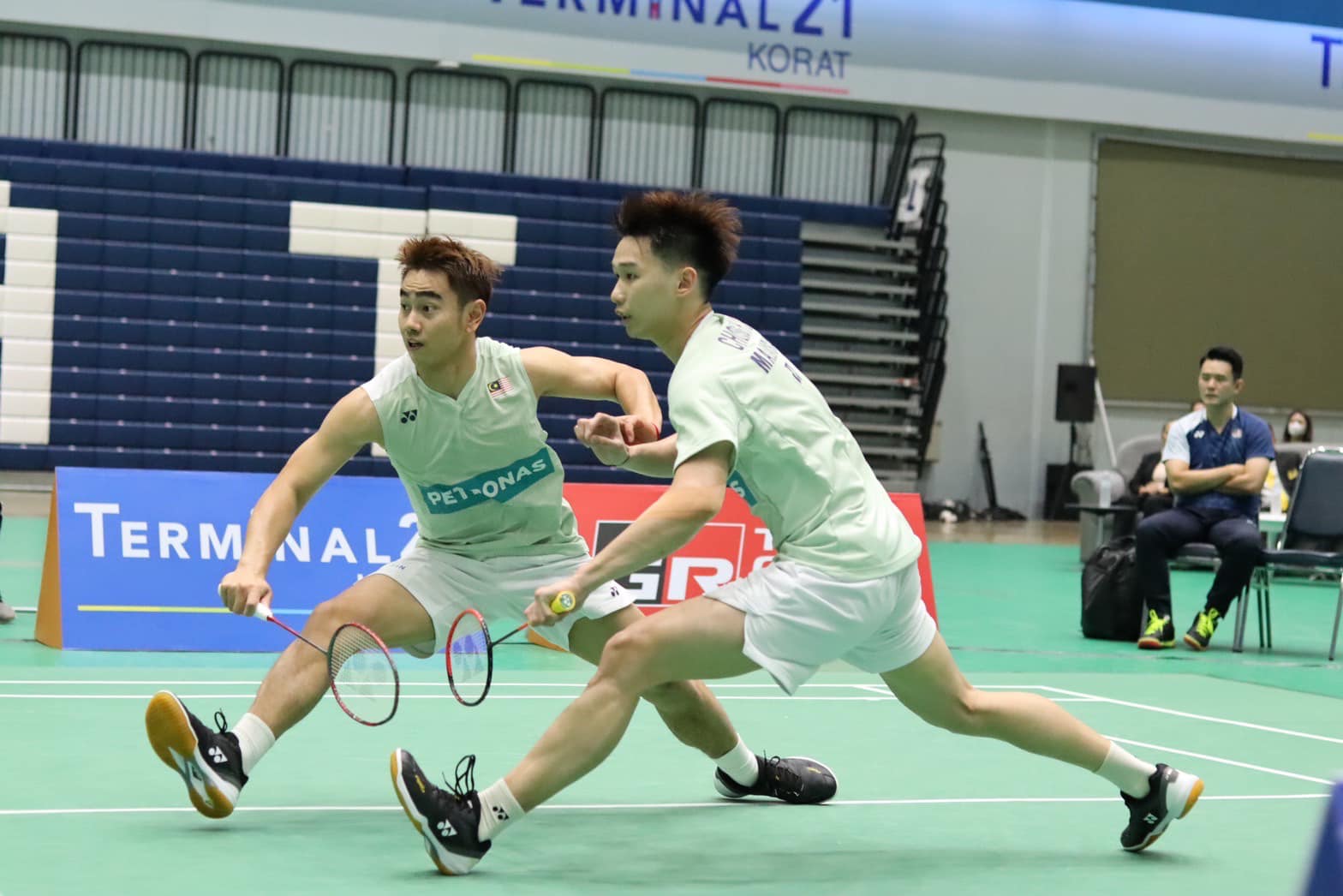 中国羽球超级100赛|飞鸿领衔国羽新男双闯关 贺首维(艾迪尔)晋16强