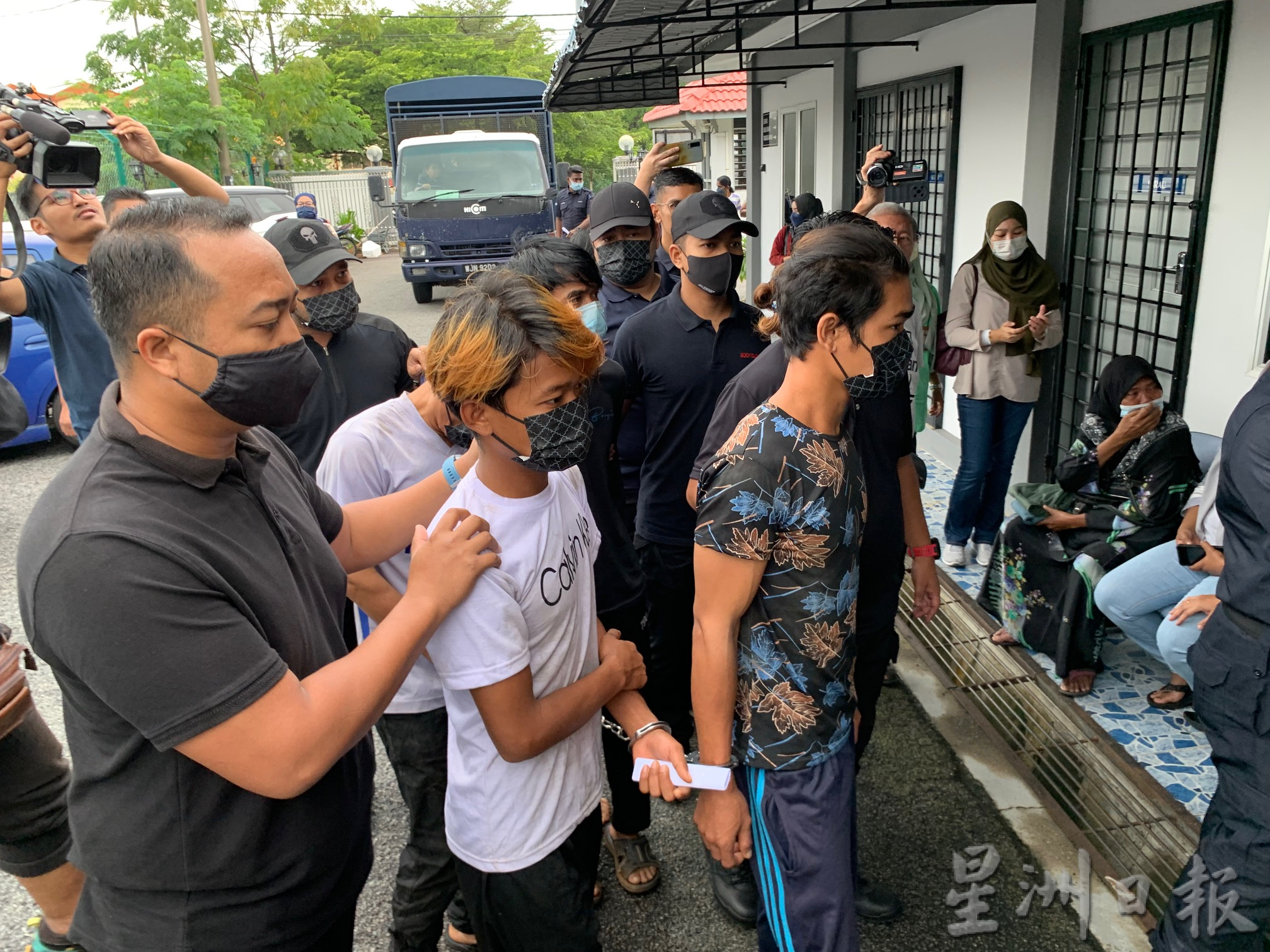 丹A新村火龙果园主命案,5被告面控