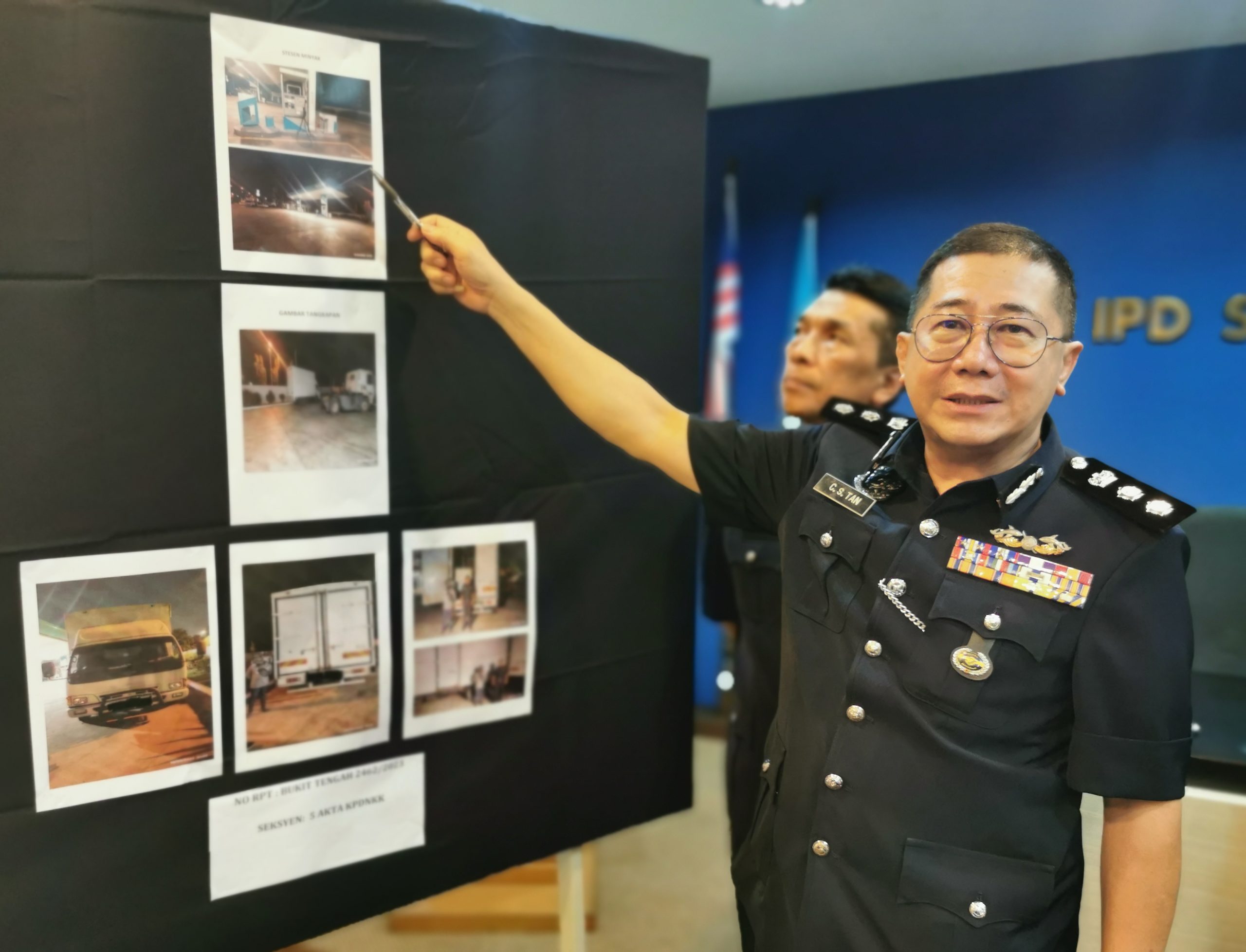 为赚700走私柴油 罗里司机人赃并获