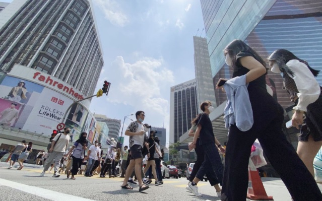 乡下妻怕到隆市难生存 丈夫:不会永远B40的!