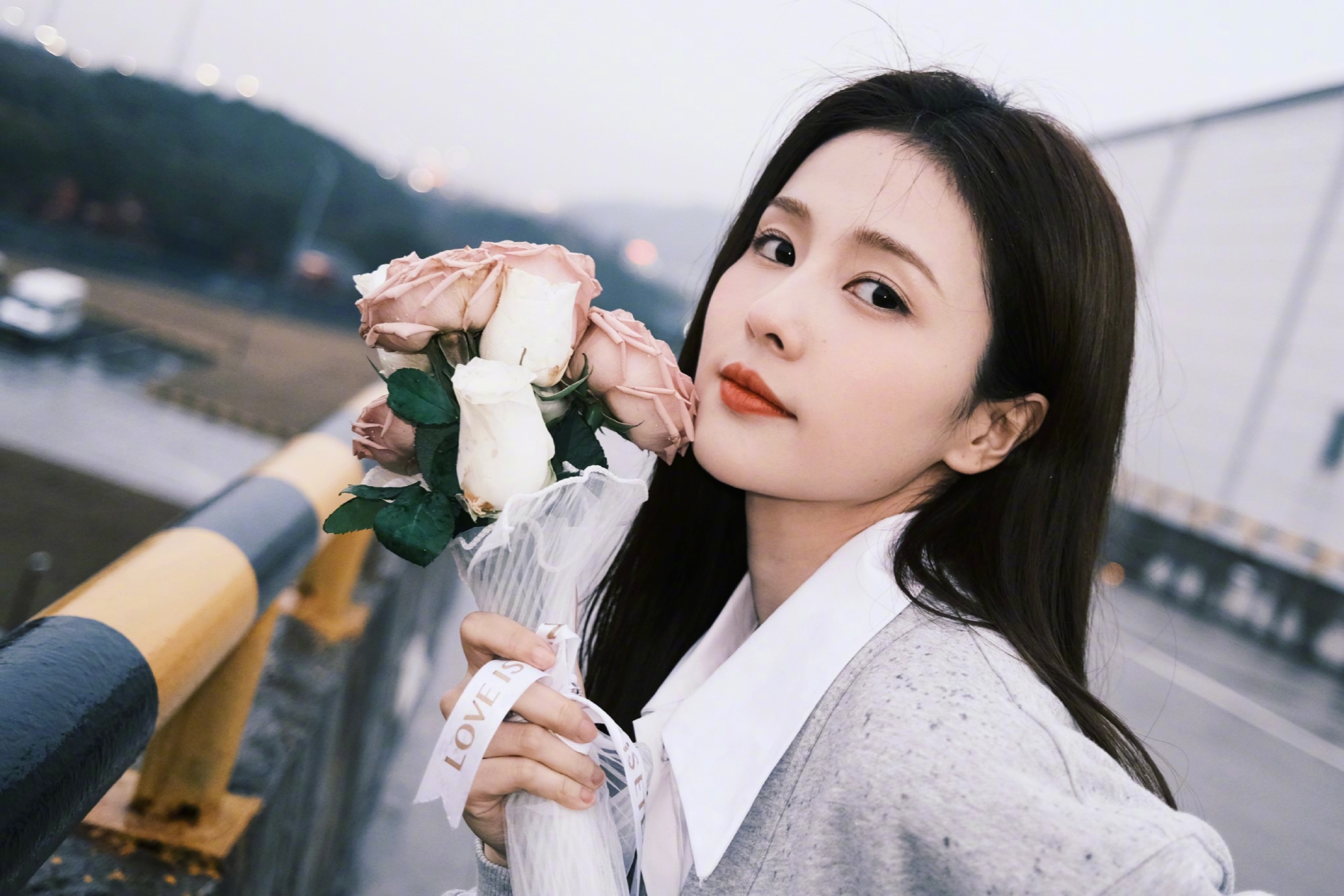  于正自诩旗下有学霸没文盲 白鹿许凯学历被起底挨群嘲	