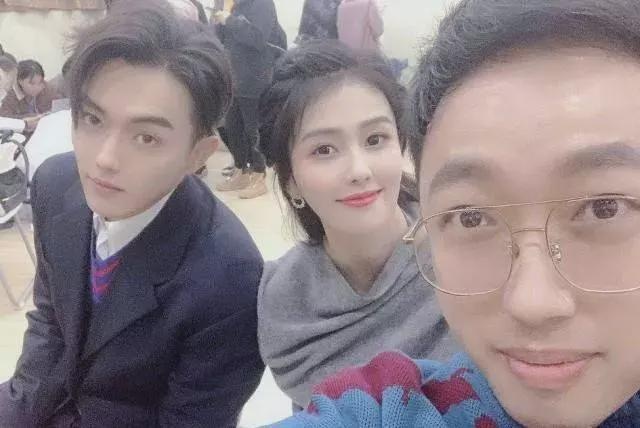  于正自诩旗下有学霸没文盲 白鹿许凯学历被起底挨群嘲	