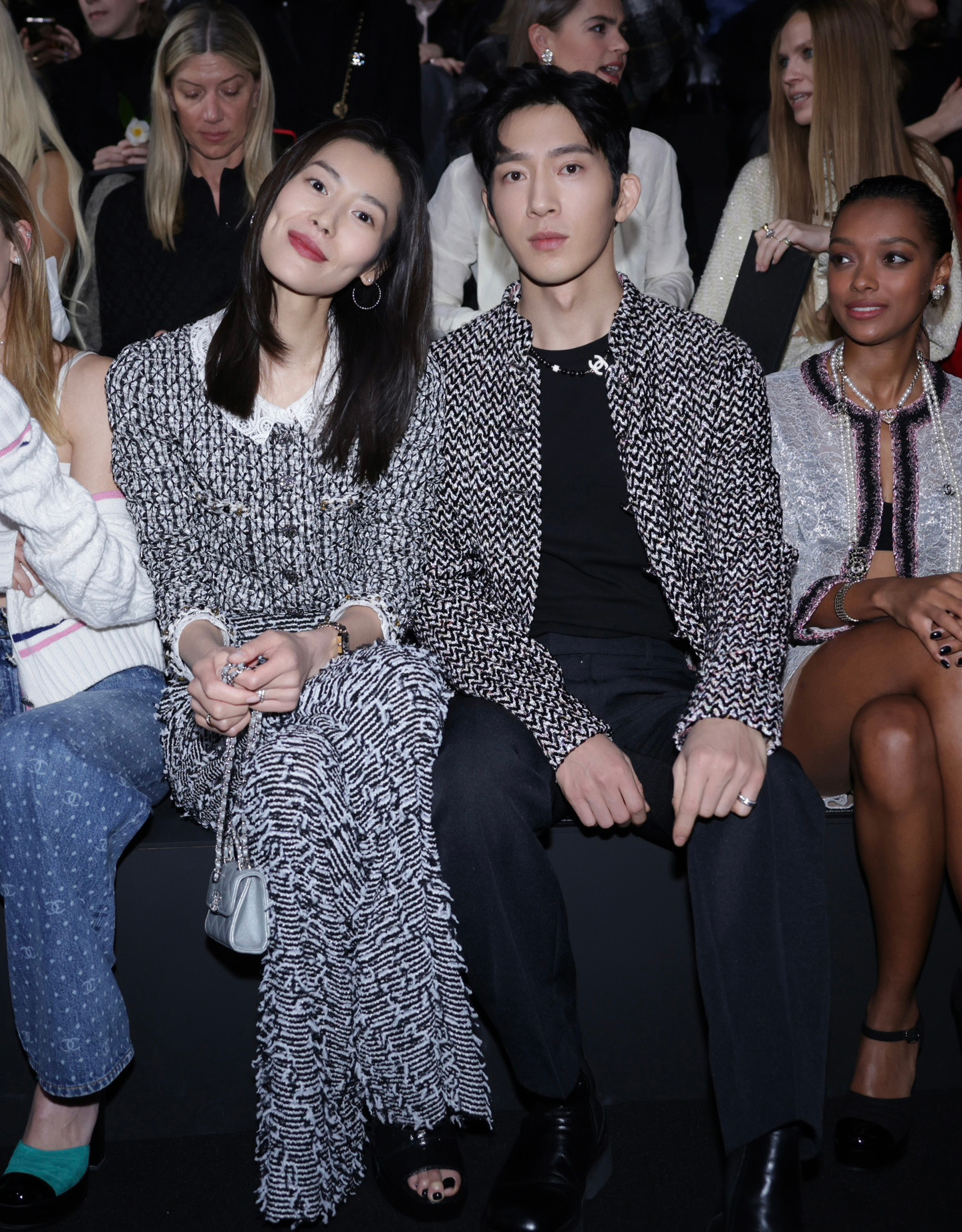 井柏然刘雯公费恋爱 甜放闪被亏合约情侣