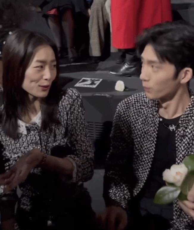 井柏然刘雯公费恋爱 甜放闪被亏合约情侣