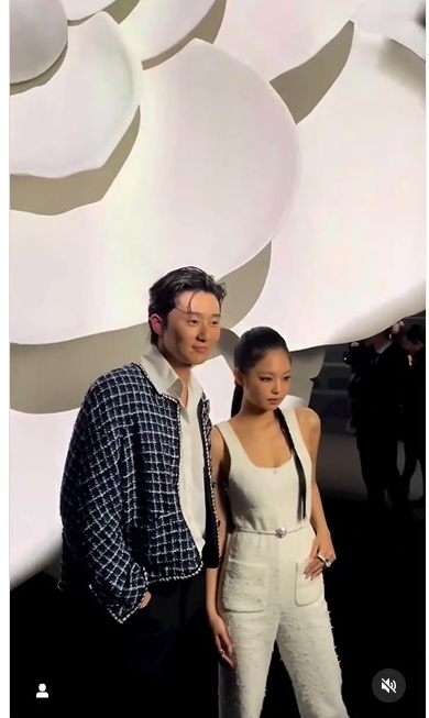 井柏然刘雯公费恋爱 甜放闪被亏合约情侣