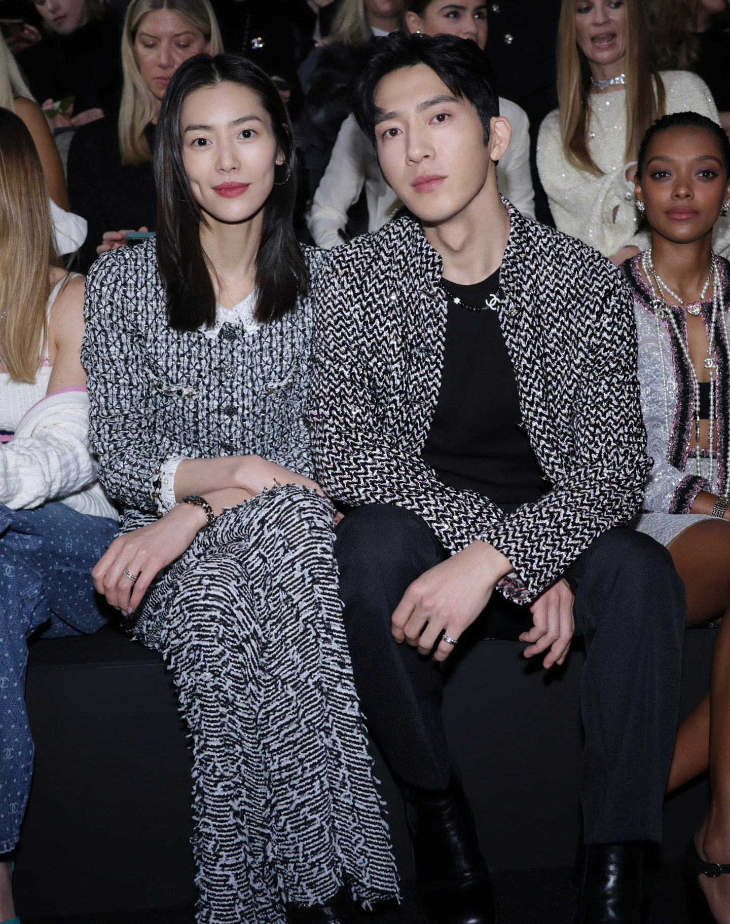 井柏然刘雯公费恋爱 甜放闪被亏合约情侣