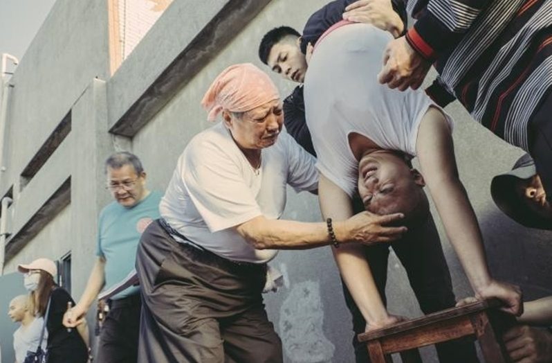 亚洲电影大奖|梁朝伟获贡献荣誉大奖 71岁洪金宝扬言床戏照