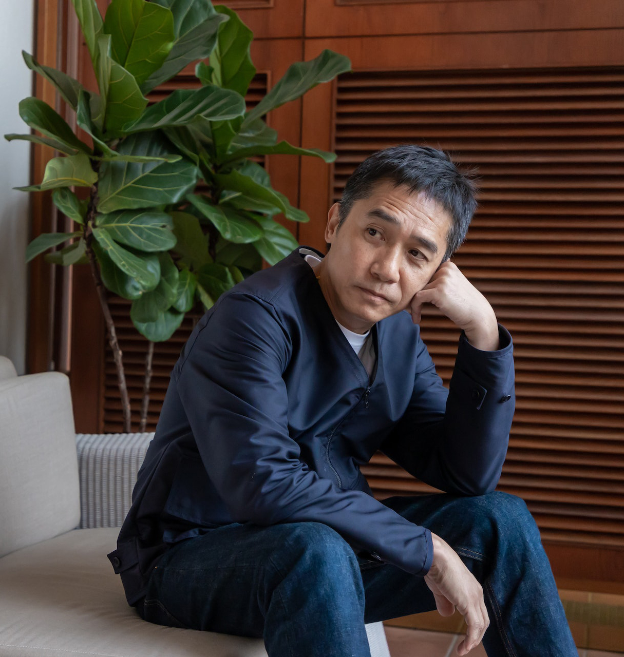 亚洲电影大奖|梁朝伟获贡献荣誉大奖 71岁洪金宝扬言床戏照