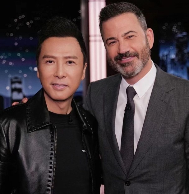 亮相美名嘴脱口秀 甄子丹笑指成龙老