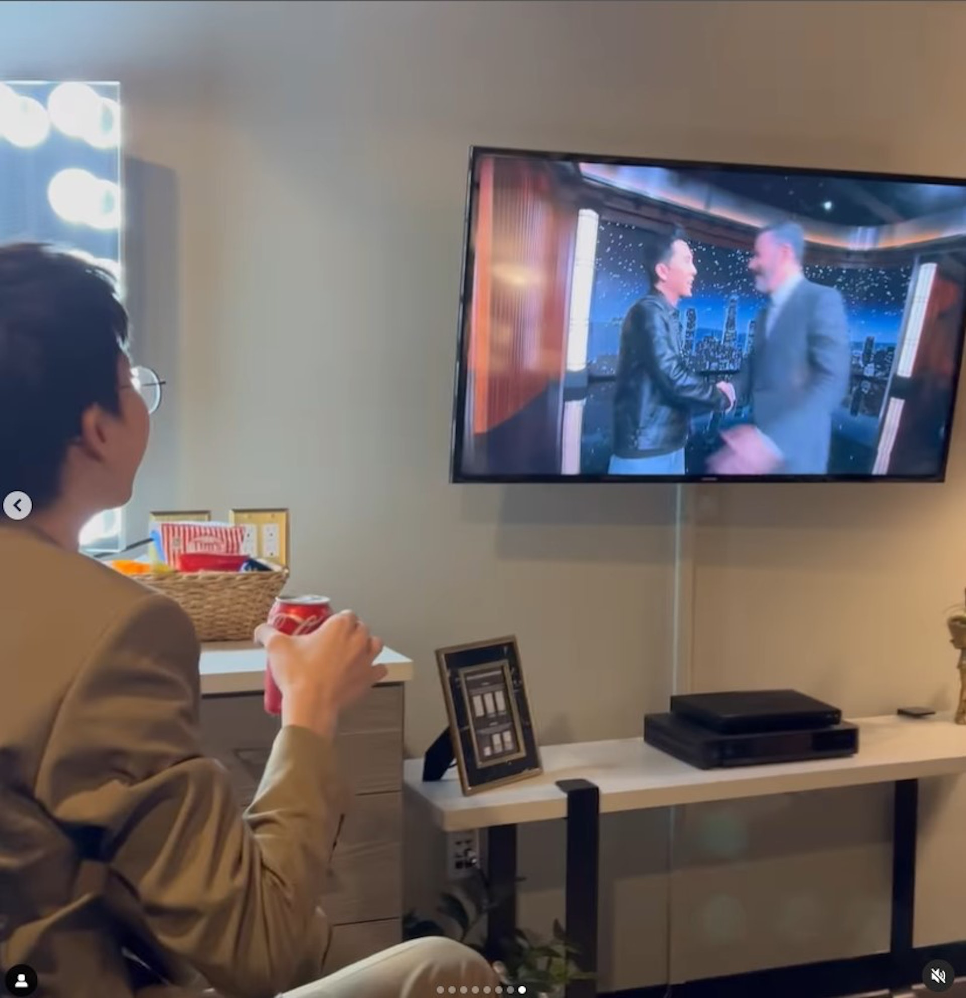 亮相美名嘴脱口秀 甄子丹笑指成龙老