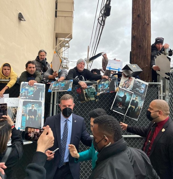 亮相美名嘴脱口秀 甄子丹笑指成龙老