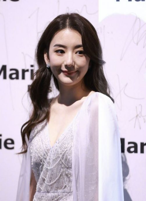 伊能静方媛相差20岁同框看秀   现场照曝光网直呼：没有输哦