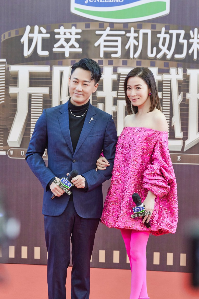 伙佘诗曼破天荒合唱《越难越爱》　林峰约定再演情侣