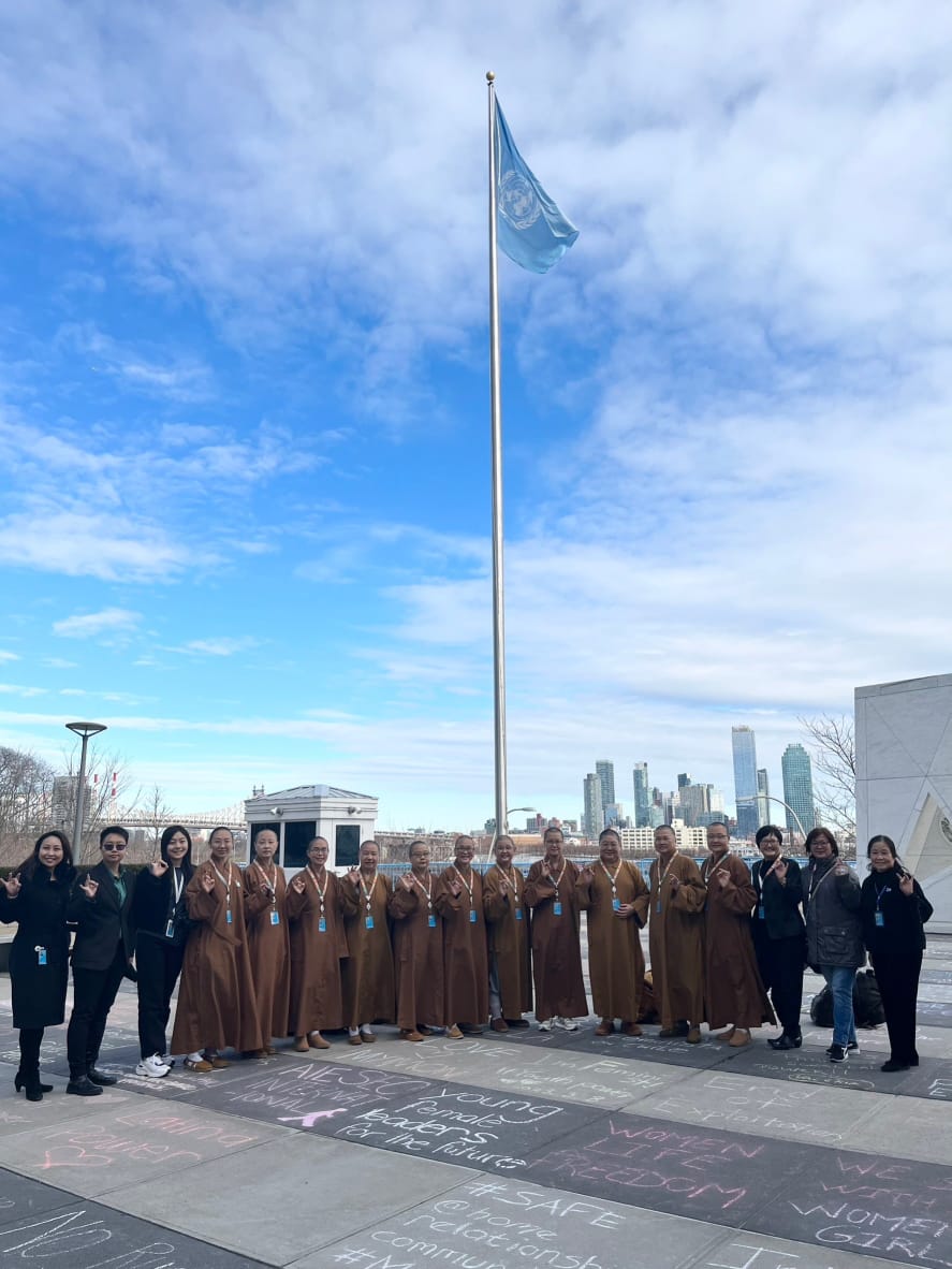 佛光山比丘尼展现光和热