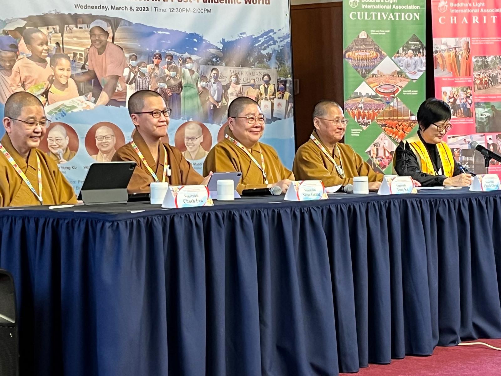 佛光山比丘尼展现光和热