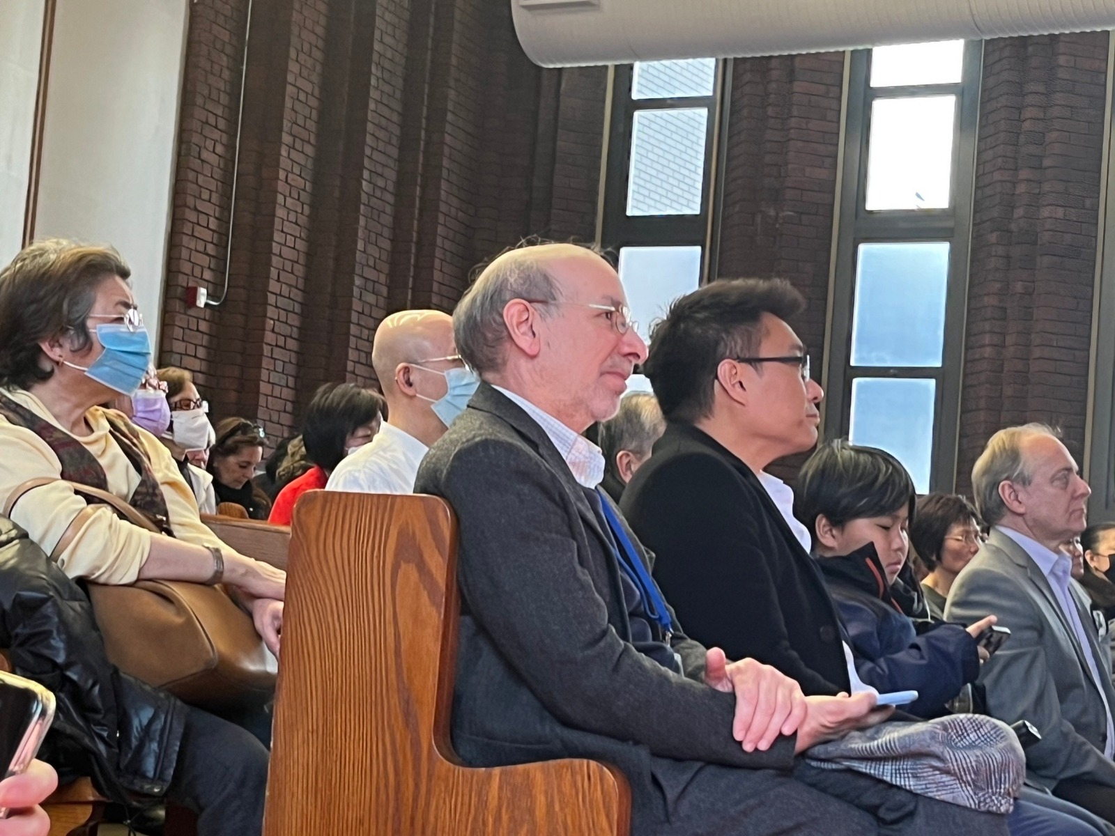 佛光山比丘尼展现光和热