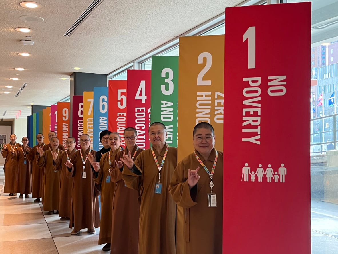 佛光山比丘尼展现光和热