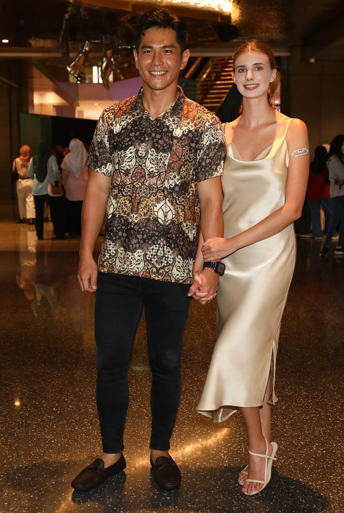 佳娜大爱油条沾肉骨茶 祖雄回马过年吃胖晒黑