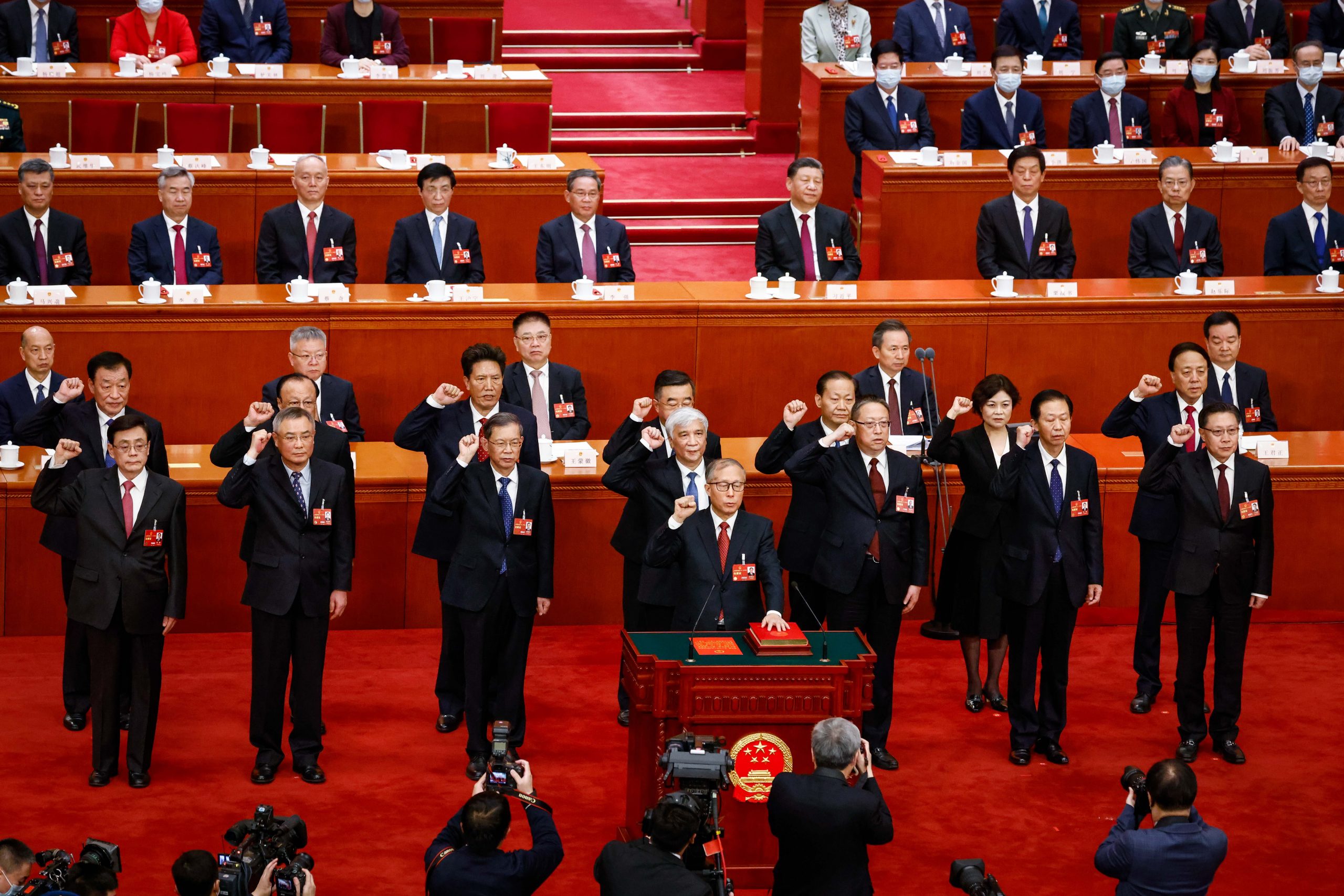 全国人大副委员长李鸿忠念错誓词