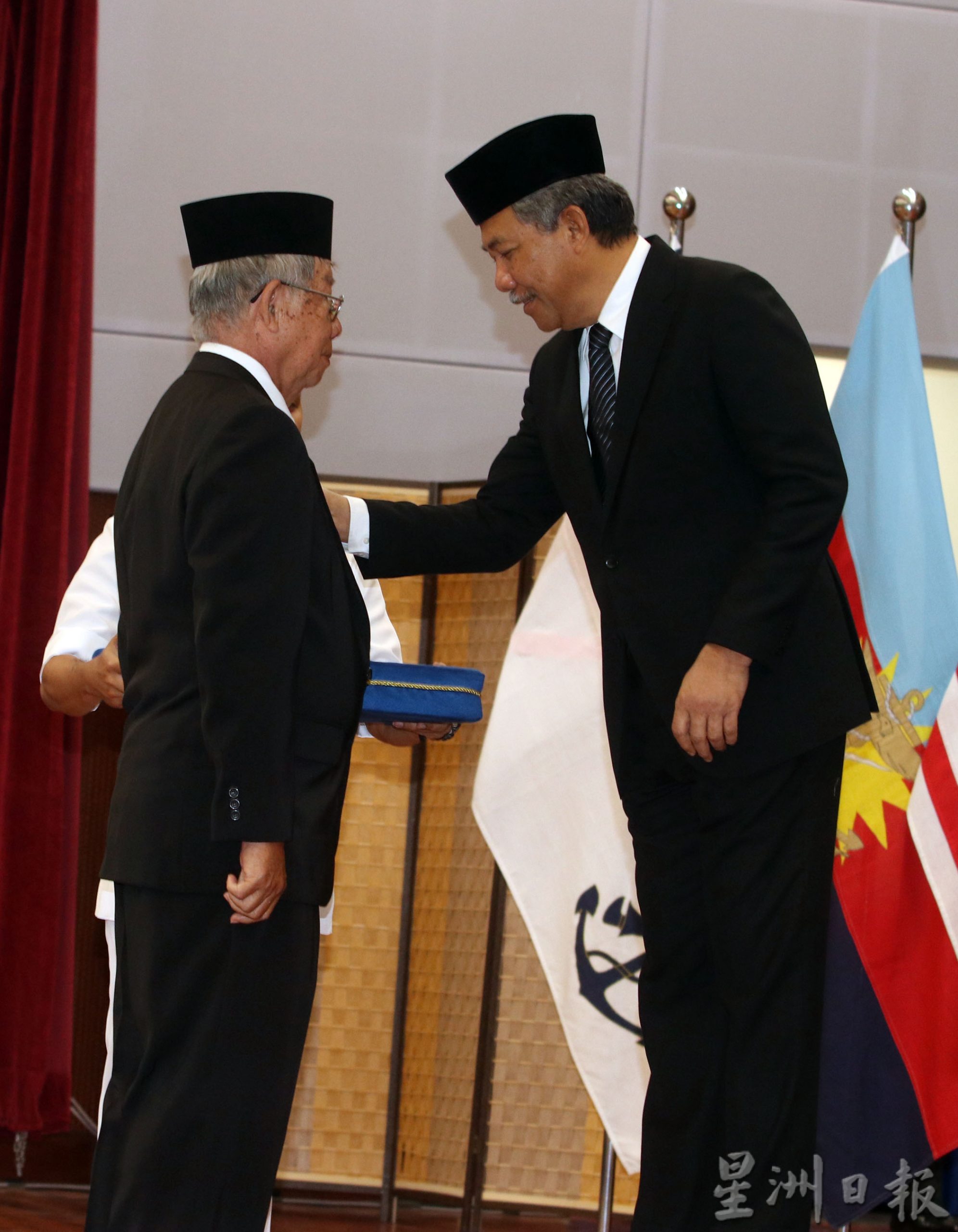 4万5000人退伍军人仍等待获颁马来西亚服务勋章，末哈山下放权力给军区总司令代颁